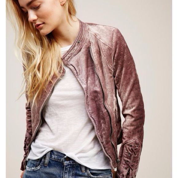 Free People Velvet Jacket in Dusty Pink - Picture 2 of 8